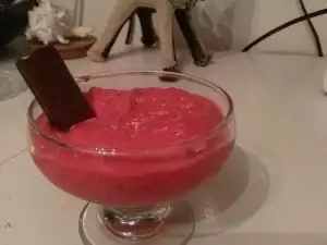 Raspberry Ice Cream with Three Ingredients