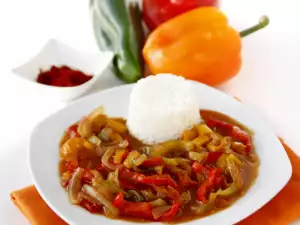 Pepper Stew with Eggplants