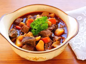 Beef with Potatoes and Mushrooms