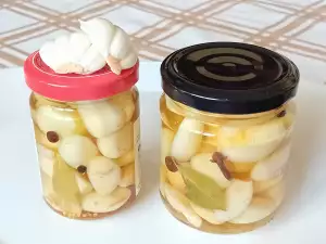 Jarred Pickled Garlic