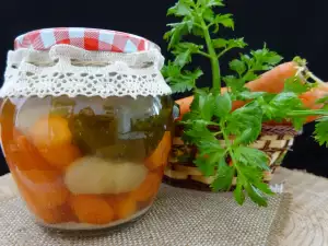 Jarred Pickled Carrots