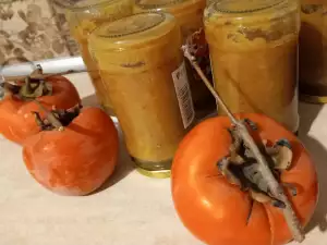 Persimmon Marmalade with Cinnamon and Nutmeg