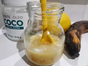 Face Mask with Banana, Honey and Coconut Milk