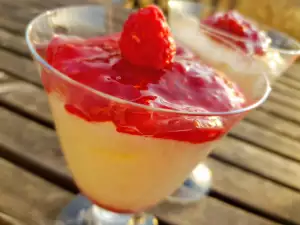 Ice Cream with Mascarpone and Raspberries