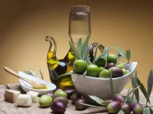 The Difference Between Black and Green Olives