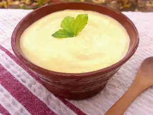 Homemade Mayonnaise with Olive Oil and Arugula