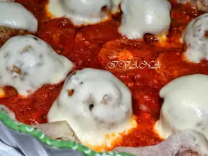 Meatballs with Mozzarella in Tomato Sauce