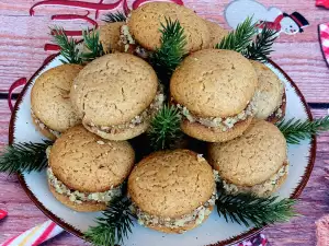 Christmas Honey Cookies with Egg Cream