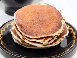 American Pancakes with Bananas