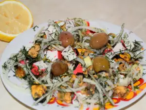 Simple Crab Stick Salad with Mussels