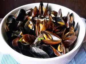 Black Mussels with Garlic and Beer