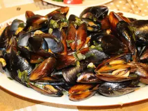 Mussels with Butter and White Wine