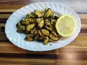 Pan-Fried Garlic Mussels