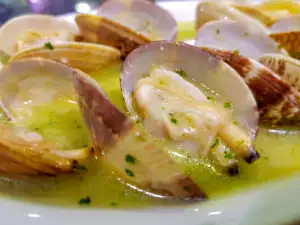 Clams in Salsa Verde