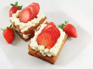 Mille-Feuille with Strawberries and Red Wine