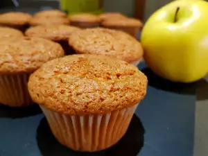 Fluffy Muffins with Apples and Chocolate