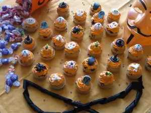 Halloween Muffins with Cream