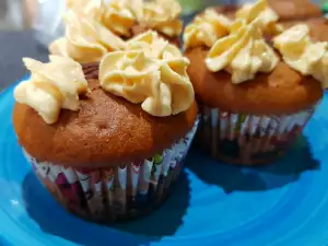 Pumpkin Muffins with Walnuts and Cinnamon