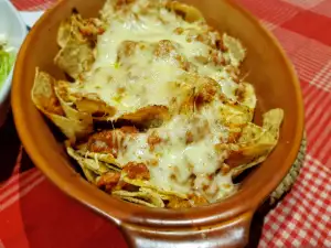 Nachos with Minced Meat and Three Cheeses