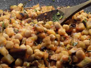 Eggplants with Chickpeas and Parsley