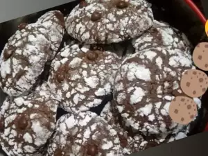 Easy Chocolate Crinkle Cookies