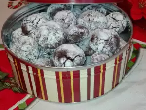 Traditional Crinkle Christmas Cookies