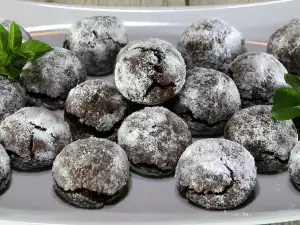 Crinkle Cocoa Cookies with Walnuts