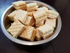 Small Wafers with Figs