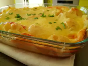 Gratin with Potatoes, Cauliflower and Tomatoes