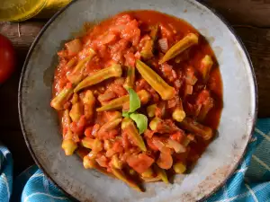 Okra with Mushrooms and Small Onions