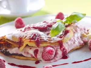 Sweet Omelet with Raspberries