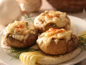 Mushrooms Stuffed with Blue Cheese