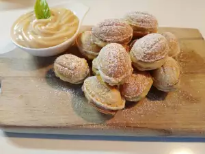 Homemade Walnut Cookies with Caramel Cream