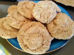 Delicate Walnut Cookies with Dates