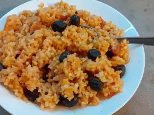 Vegan Rice with Tomatoes and Olives