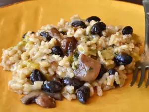 Rice with Leeks, Mushrooms and Olives