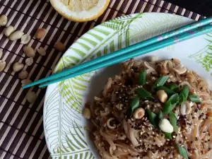 Rice Noodles with Peanuts