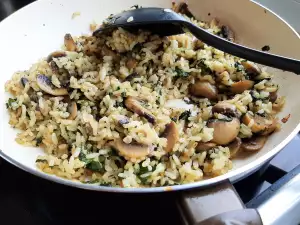 Fried Rice with Spinach and Mushrooms