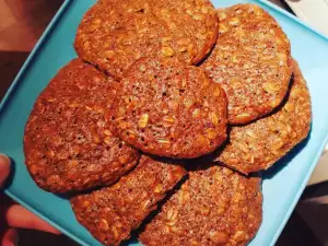 Oatmeal Cookies with Walnuts and Cinnamon