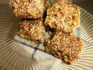 Breakfast Bars with Oats and Sesame Seeds