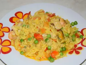 Paella with White Fish, Mussels and Shrimp