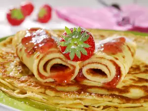 French Crepes with Strawberries