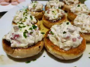 Stuffed Mushrooms with Cream and Jamon