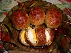 Baked Meatballs Stuffed with Eggs