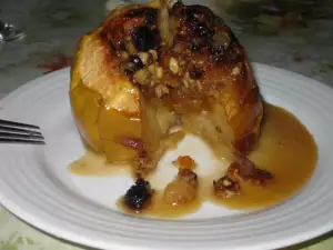 Stuffed Apples with Walnuts and Apricots