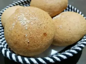 Small Whole Grain Bread Rolls