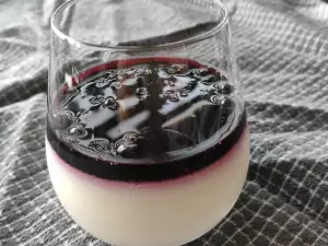 Cream Panna Cotta with Blueberry Jam