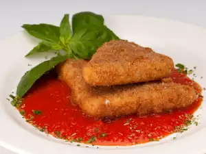 Fried Cheese with Beer and Tomato Sauce