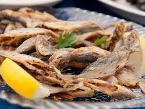 Fried Sprat with Bay Leaf