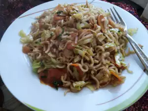 Fried Spaghetti with Cabbage